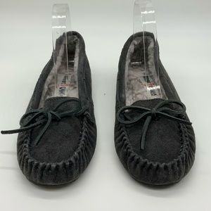 NEW. MINETONKA SLIPPERS MOCCASIN SIZE 7